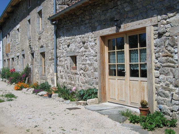 Bed and Breakfast La Ferme Des Genets Medeyrolles Exterior foto